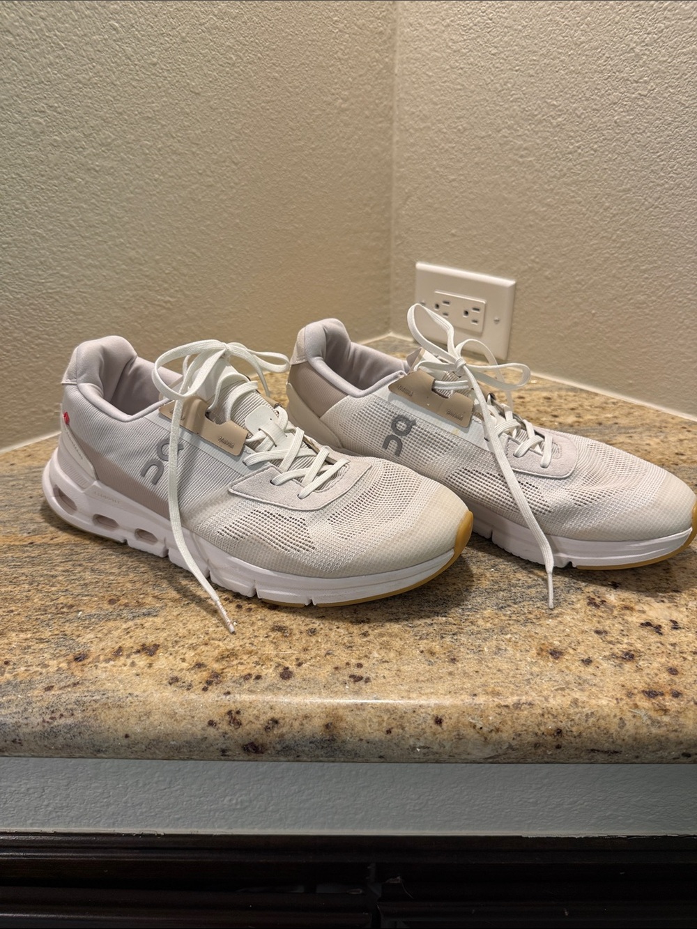 On Running Womens White & Light Gray Athletic Sneakers